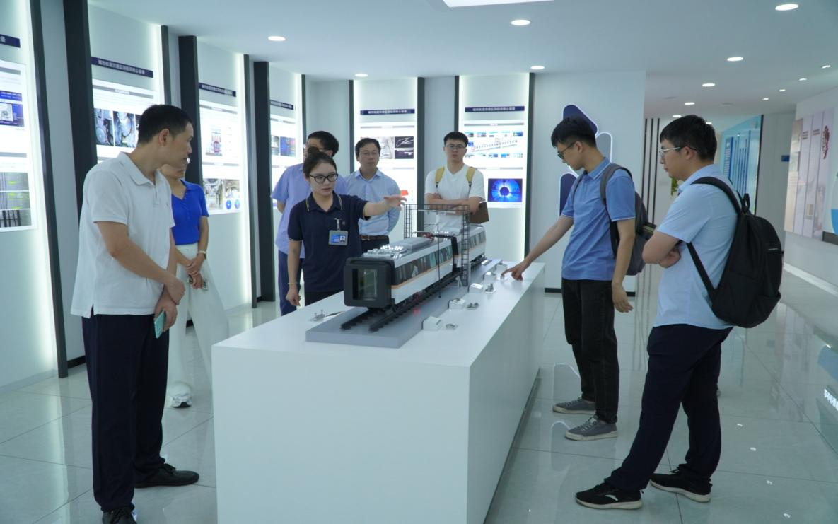 共谋发展，共话未来——路航科技与苏州大学轨道交通学院就校企合作展开座谈交流